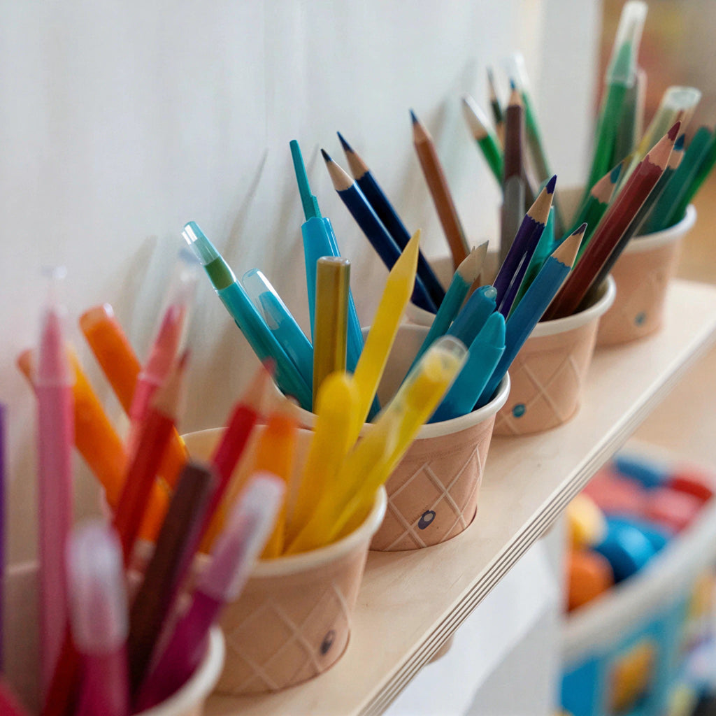Drawing Board with Pencil Holder – With Paper Roll