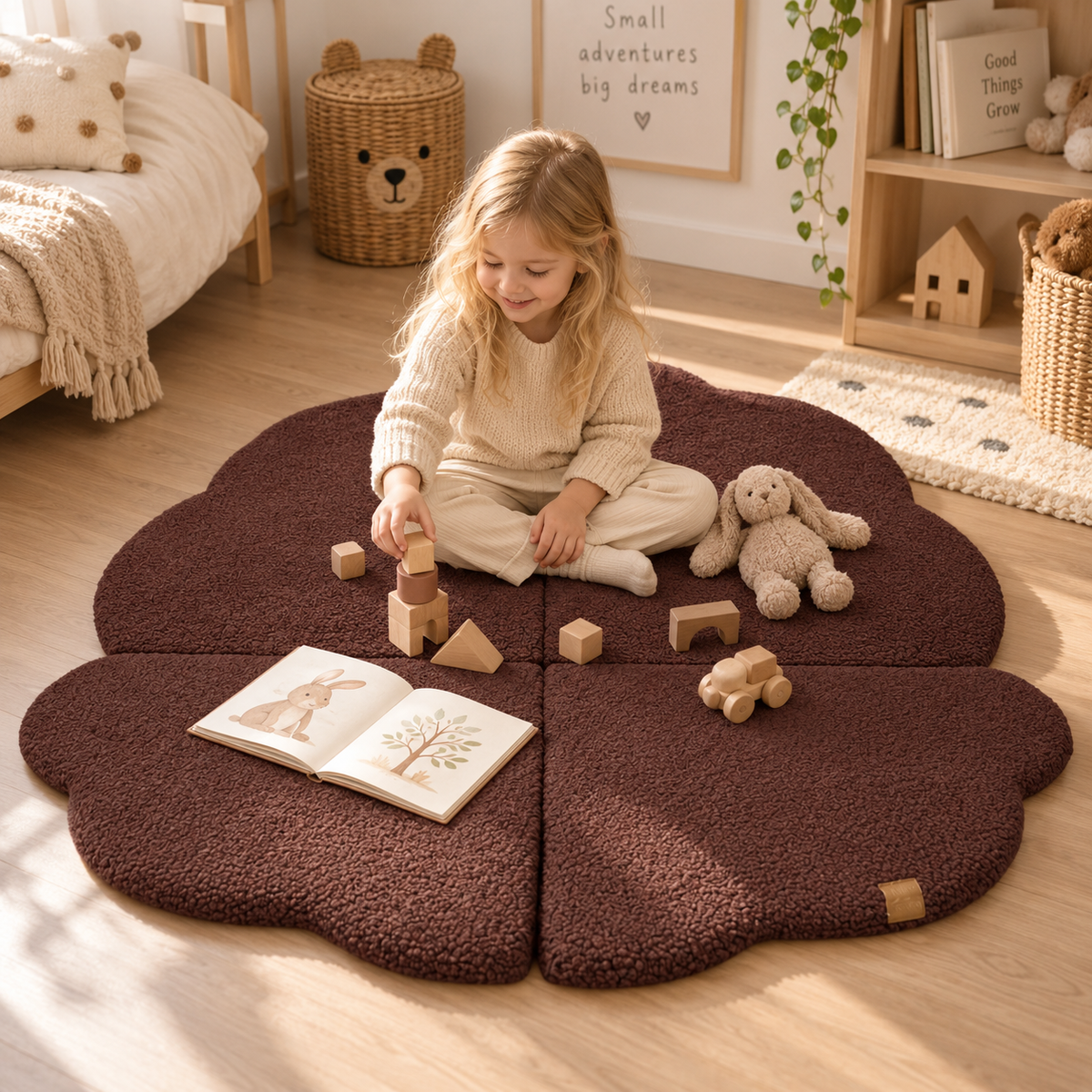 Colchoneta de juego MeowBaby con niña en ambiente nórdico